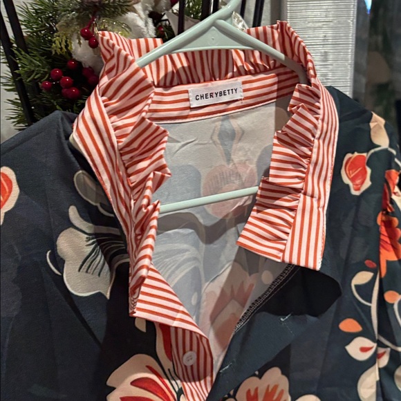 Chery Betty Blue and Orange Floral Top with Striped Collar - Picture 4 of 4